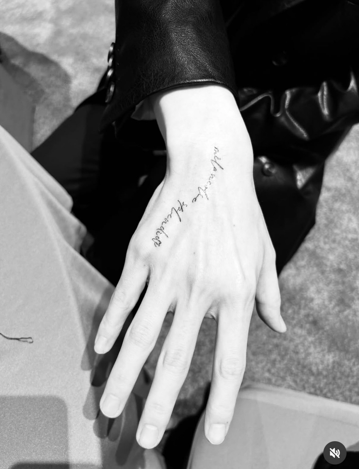 “너네 사귀니?” 이준혁♥신혜선, 커플 문신 인증에 ‘럽스타’ 의혹 증폭