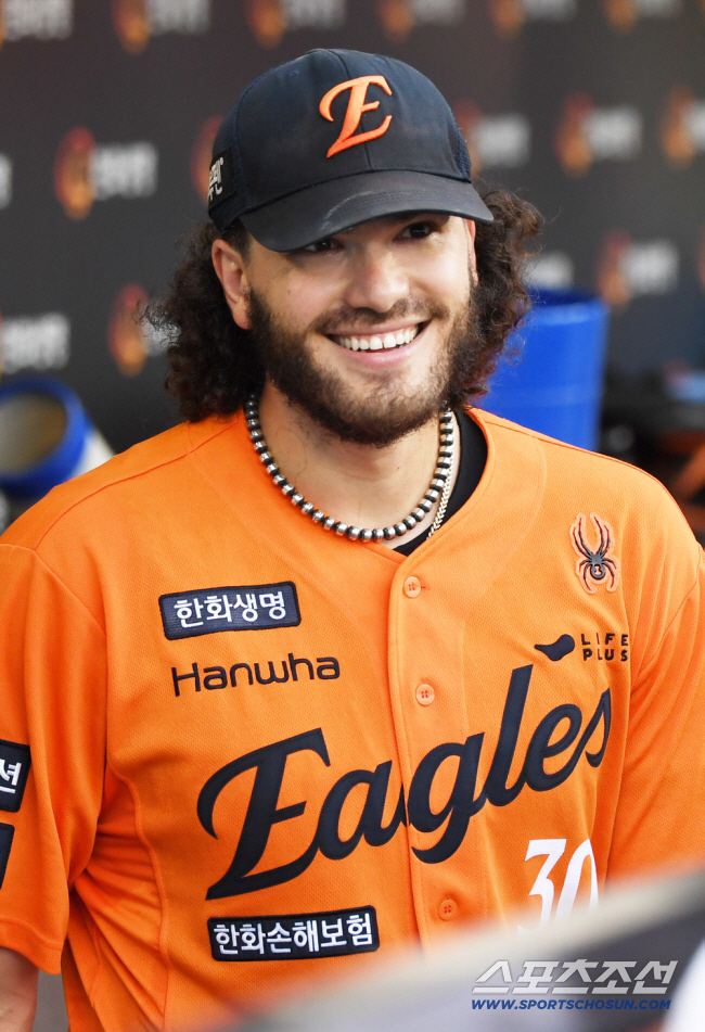 "명문 구단이 출신이잖아"…'KBO MVP' 영입 이어 '873억' 日 …