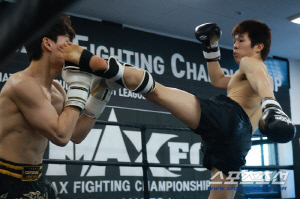 김건호-송건우, MAX FC31서 리매치 결정. 김준화 부상으로 경기 취소