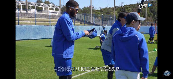 '손바닥 파괴자' 박한이 코치에 "퍼펙트", 어깨춤 들썩이며 동료 재회,…