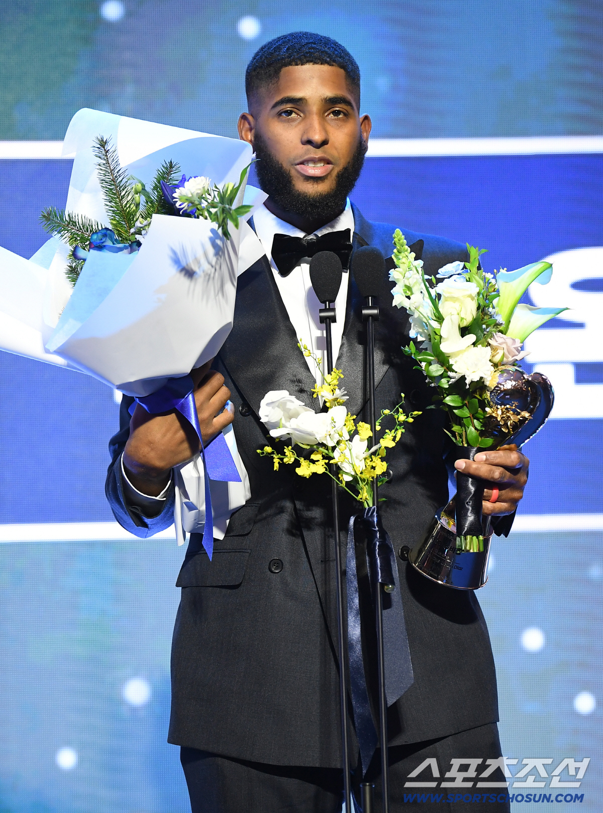 '손바닥 파괴자' 박한이 코치에 "퍼펙트", 어깨춤 들썩이며 동료 재회,…