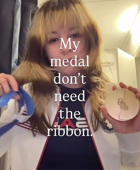 #"'재드래곤'과 찰칵!#끈 떨어진 메달 고쳐드려요#바람을 피웠습니다[밀…