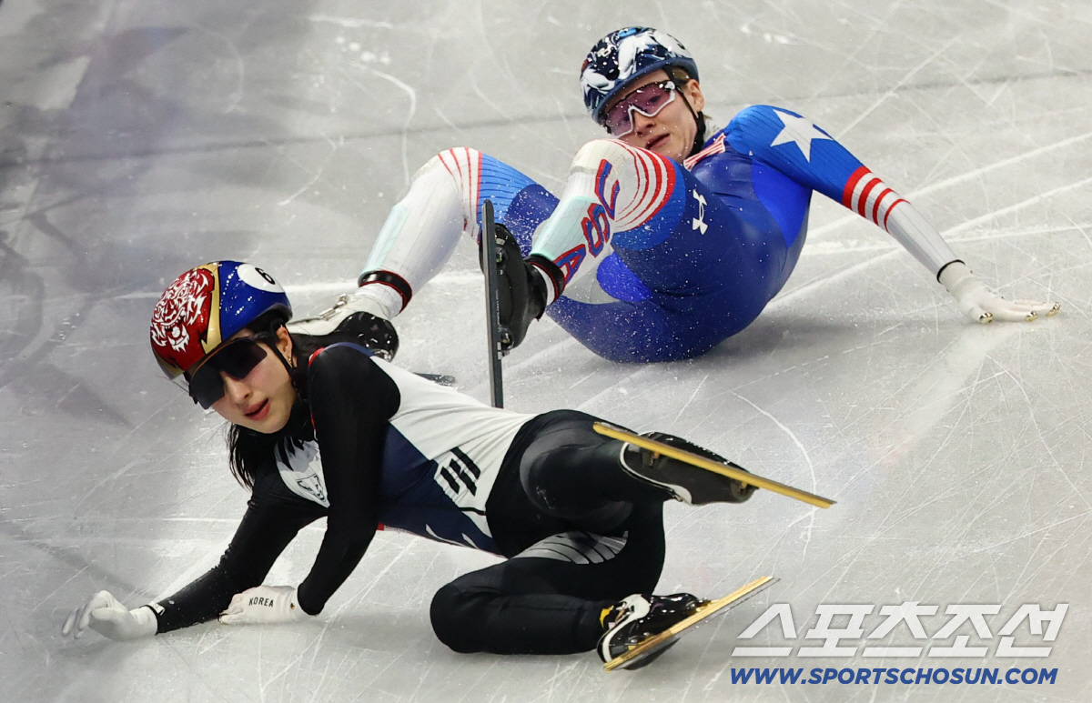 ‘충격’ 마른하늘에 날벼락...김길리 충돌, 눈물 삼킨 대한민국 혼성계주…
