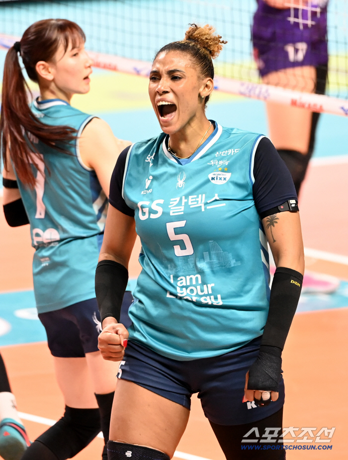 "시즌 첫 3연승, 매순간이 고비" 3위와 7점차 → 봄배구 희망 안고 달린다…"흐름이 좋다" [장충포커스]