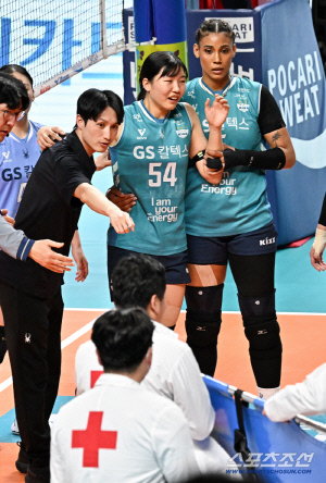 GS 초비상! 들것에 실려나간 '대들보' 오세연…장충 뒤덮은 무거운 침묵 [장충현장]