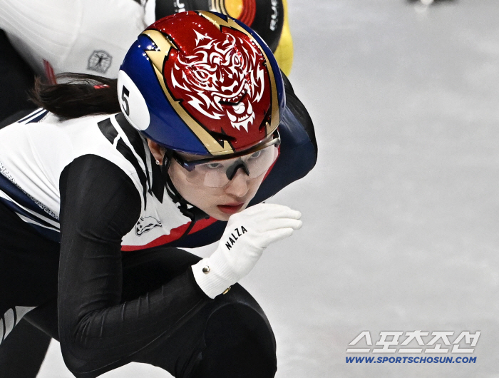 "한국과 격차, 어떻게 이겨!" 中 분노의 눈물…쇼트트랙 '노골드' 가능성 인정 '세대교체, 더 많은 가책 느껴야'