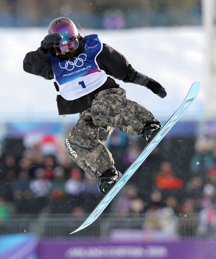 '몸 풀었다' 金 도전 최가온, 필살기 안쓰고도 '전체 6위'로 '예선 통과'...3연패 도전하는 '지존' 클로이 김, 유일한 90점대로 '1위'