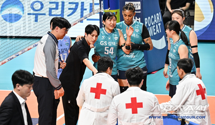 '실바 31득점 → 서브에이스 9개 융단폭격' GS칼텍스 4연승 질주…오세연 부상이탈 어쩌나 [장충리뷰]