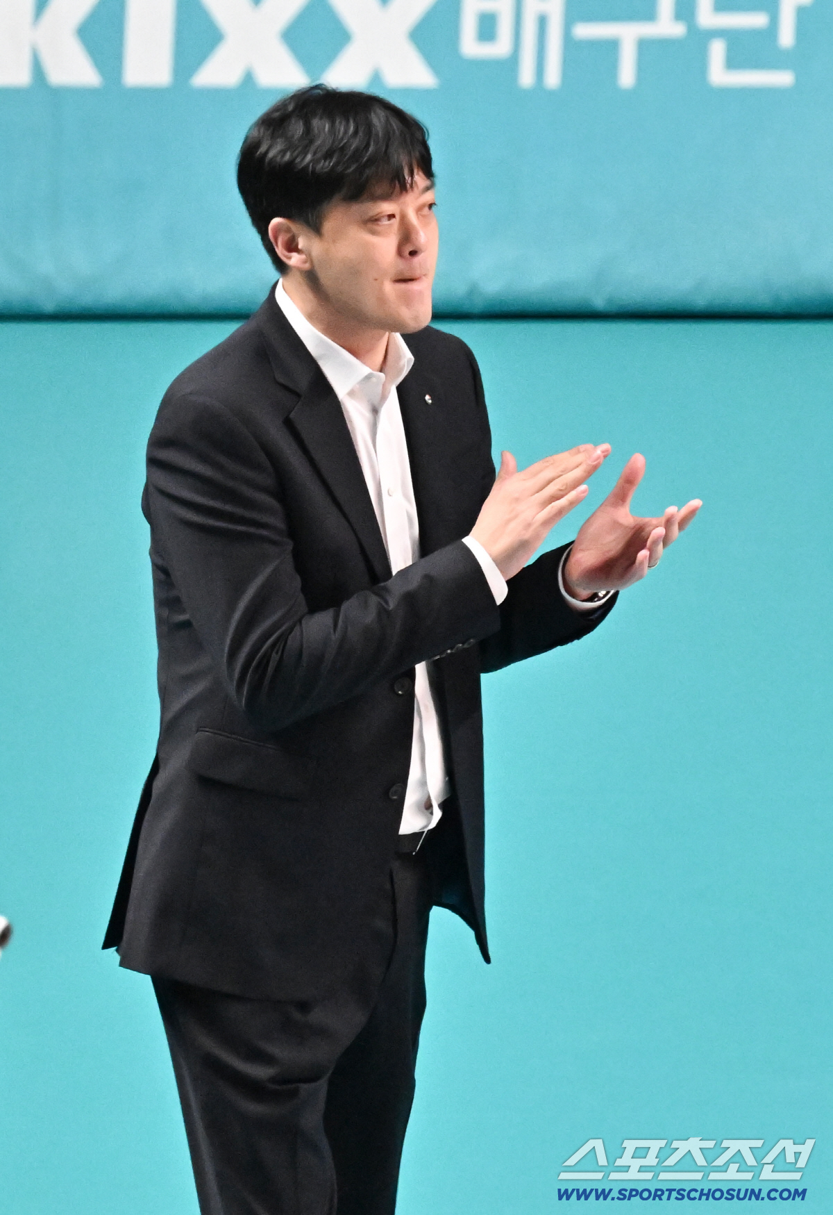 "많이 꺾인 것 같은데…" 취임 첫 4연승에도 울상, 이영택 감독의 깊은…