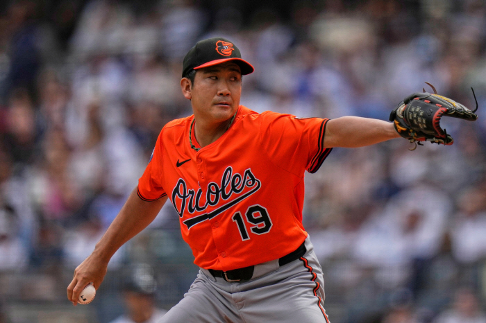 통역비에 항공권 제한까지? '산'으로 간 日 37세 베테랑에 붙은 특별 조항…'투수 무덤'서 반등 가능?