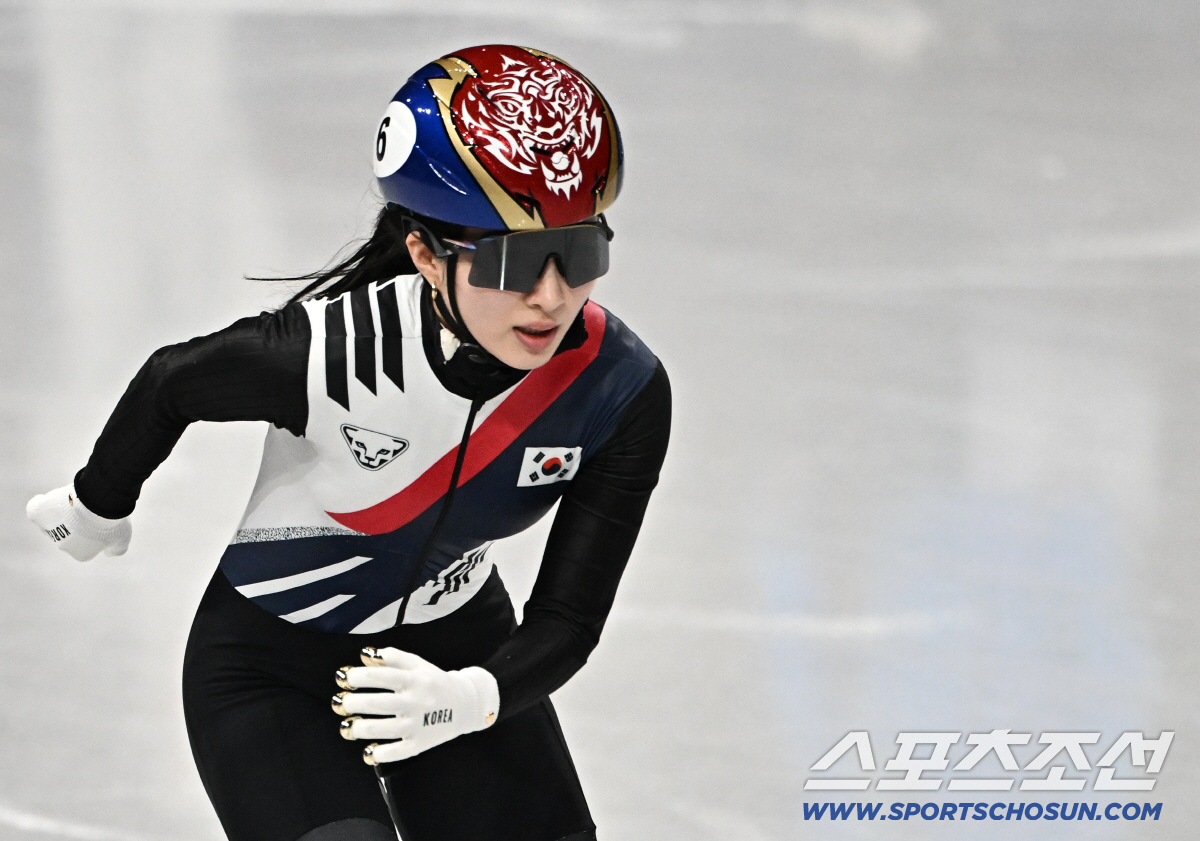 '눈물 글썽' 김길리는 왜 울컥했나...100달러 들고 뛴 "코치님 보고…