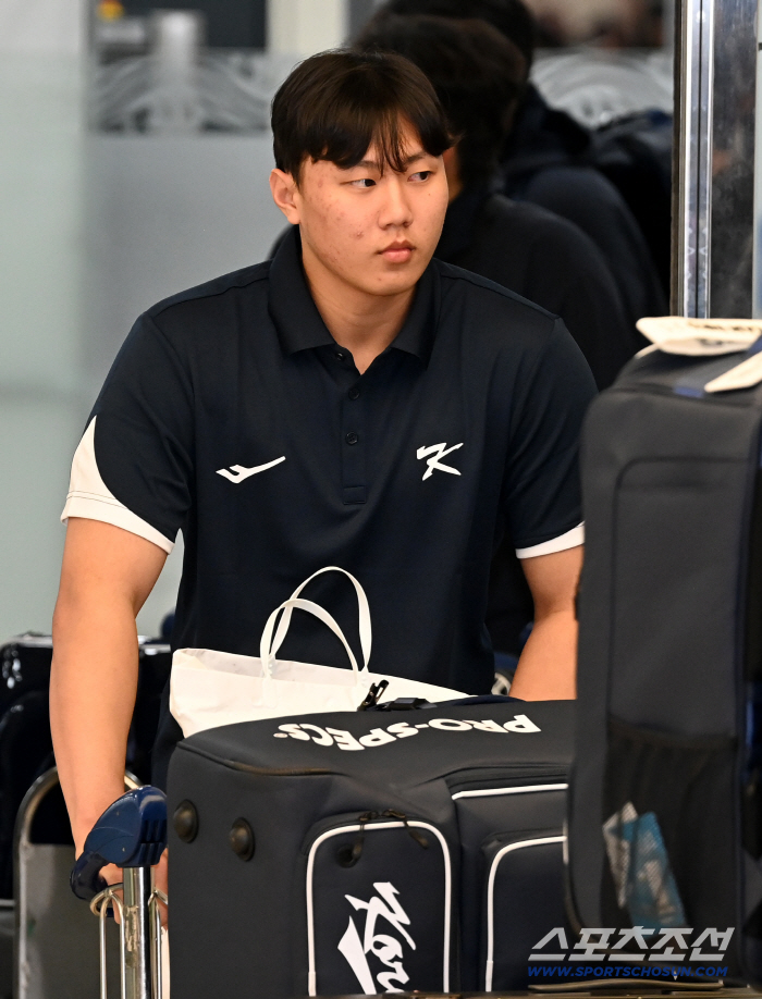 "닥치는 대로 배운다" 158km+공포의 슬라이더+룸메이트 체인지업까지, 2년차 괴물 루키의 무한먹방, 폭풍 성장 끝은 어디?