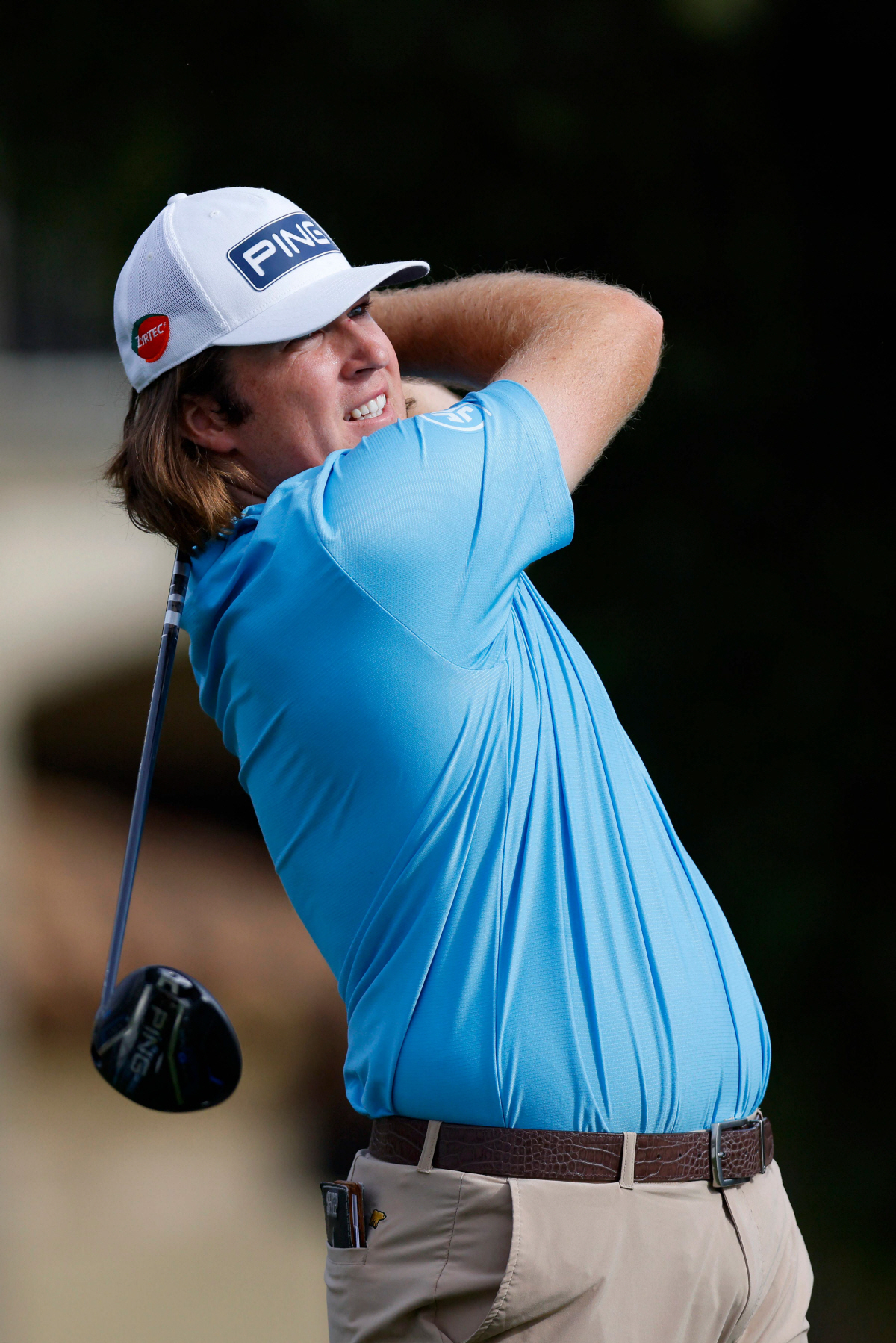 "우즈형!! 봤죠!?" 화제의 PGA 장발 루키, TGL 사상 첫 홀인원…