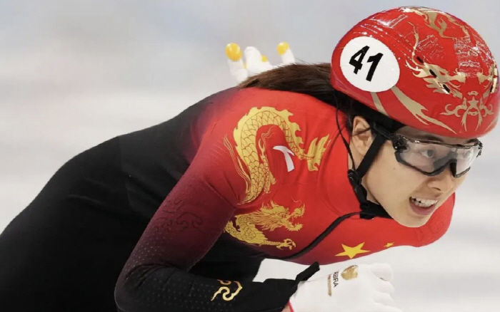 韓 지독하게 괴롭혔다! '중국 반칙왕', "감정 폭발" 눈물의 은퇴 선언…