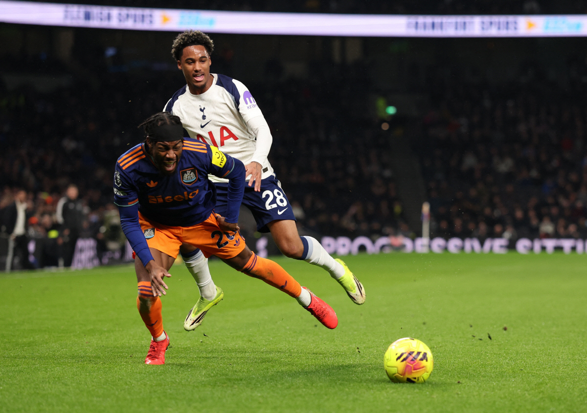 결국 터질 게 터졌다! 손흥민 내보낸 업보 청산→핵심 공격수마저 햄스트링…