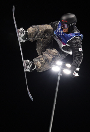 '설상 또 메달 도전!' 이채운, 스노보드 남자 하프파이프 예선 9위로 결선행[밀라노 현장]