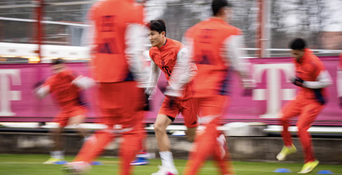 '첼시로 갈걸, 잔류의 고통이 너무 아프다' 김민재 또 결장, 출전 명단…