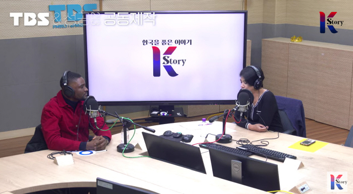 '인종차별 논란' 샘 오취리, 5년 만 근황 "한국 안 떠나, 팬들 덕분에 버텼다"