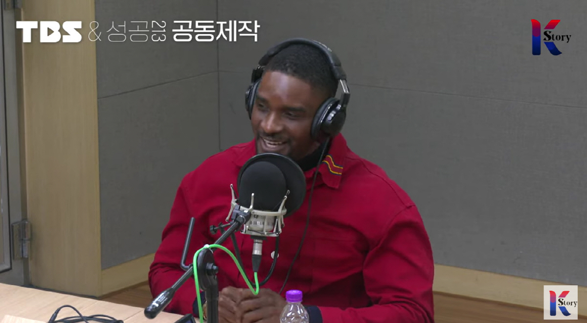 '인종차별 논란' 샘 오취리, 5년 만 근황 "한국 안 떠나, 팬들 덕분…