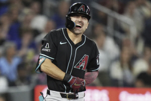 '충격! WBC 대악재 발생' 타격 연습 도중 손목뼈 골절이라니