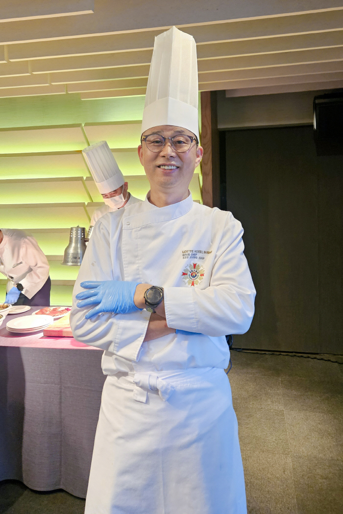 롯데호텔 조리장이 날아왔다! → 롯데 선수단, 대만 현지서 '특급호텔 특식' 파티