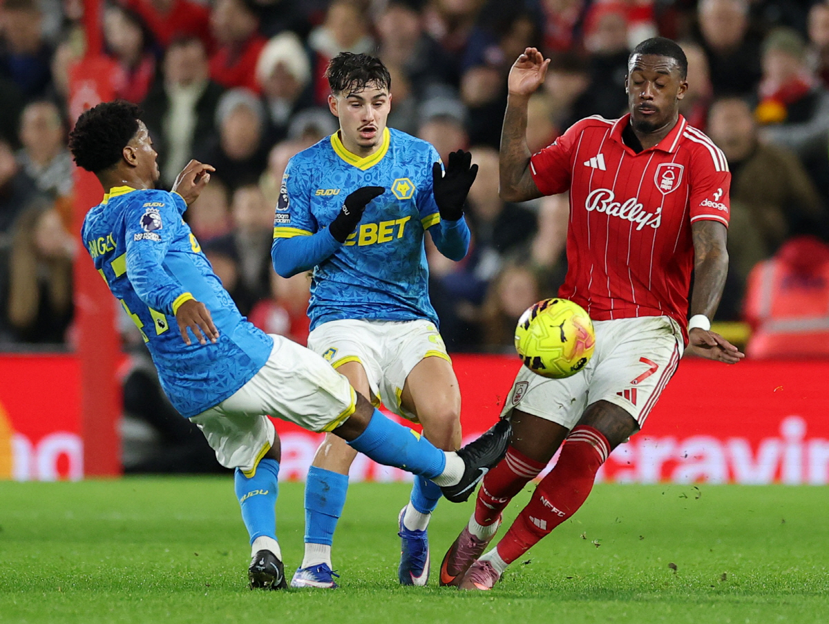 [오피셜]'살벌한 EPL, 감독들의 무덤 맞다' 강등 공포 직면 17위 …