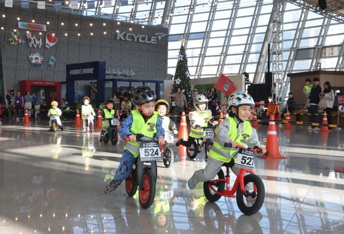 <경륜>광명스피돔에 아이들의 웃음소리 가득…'밸런스바이크 월드 챔피언십' 성황리 개최