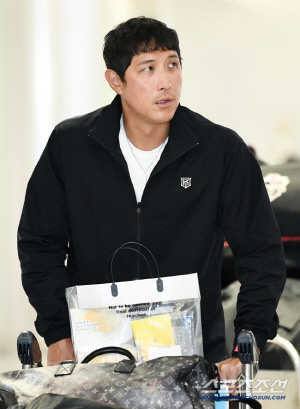 [공식] 황재균, 티아라 지연과 이혼 후 새 살림 차렸다