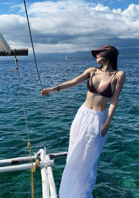 '여성암 투병' 이솔이, 과감한 비키니 자태..♥박성광 질투하겠어