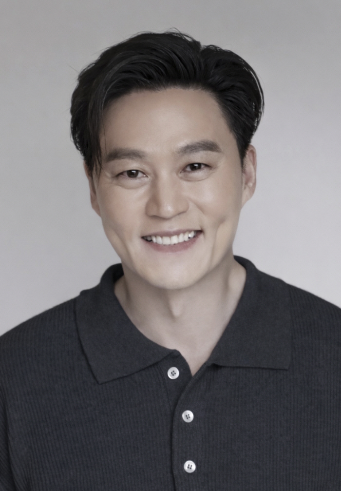 드라마·예능 넘어 무대로…이서진, ‘바냐 삼촌’으로 데뷔 27년 만 첫 연극 도전