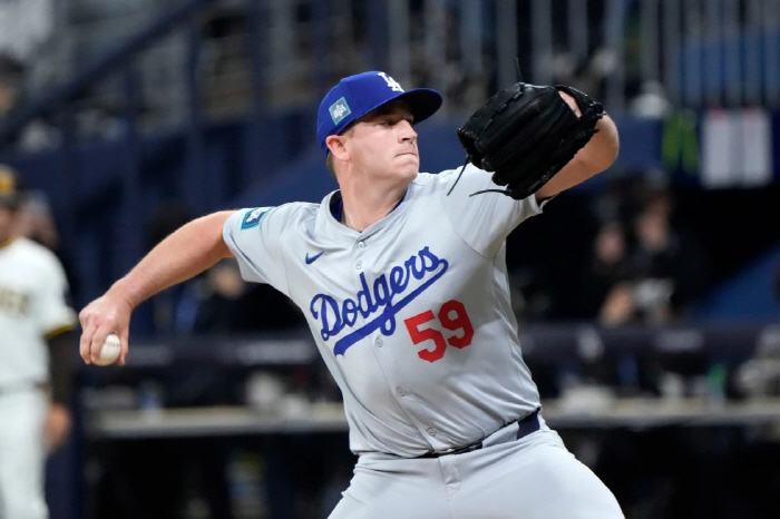 다저스 진짜 미쳤나. 전반기 삭제된 투수와 1년 계약 → 93억3920만…