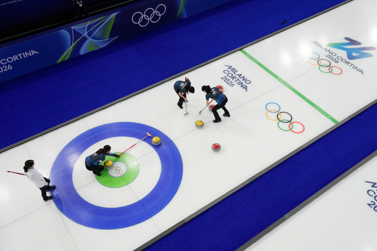 [속보]"대충격!" 韓 여자 컬링, '하위 랭커' 미국에 4-8 역전패……