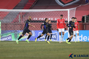 [ACL2 리뷰] '조르지 환상골' 포항 시즌 첫 경기 아쉽다, 감바와 1-1 무...승부는 2차전으로