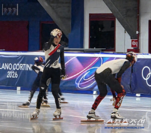 국적을 뛰어넘는 쇼트트랙 최강자 '브로맨스'...'기대주' 임종언 끈 묶어주고, 한국 선수 밀어준 '괴물' 단지누[밀라노 LIVE]