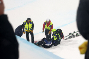 [밀라노 LIVE]'투혼 발휘했지만' 크게 넘어진 최가온, 2차 시기 나섰지만 첫 점프부터 '삐끗'...'지존' 클로이 김, 88.00점으로 여전히 '1위'