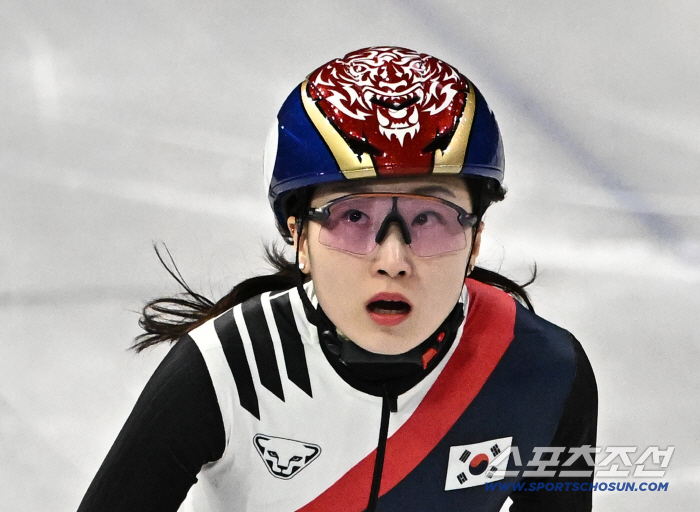 [밀라노 LIVE]이럴 수가! '韓 캡틴' 최민정도 무너졌다…여자 500m 높은 벽, 순위결정전으로 밀렸다