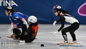 [밀라노 LIVE]'에이스' 최민정 개인 기록 폭발, 500m 준결선 진출…'충격 탈락' 김길리, 재재재경기 눈물 흘렸다(종합)