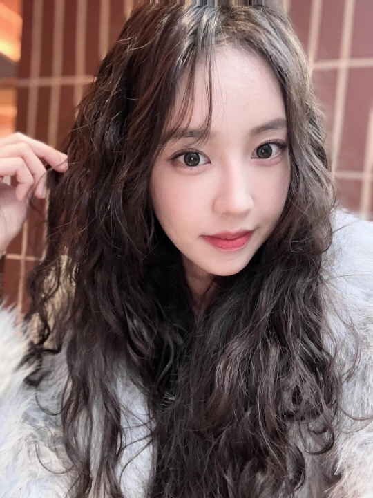 '힙합밀당녀' 육지담, 확 바뀐 스타일..달라진 미모 "성형외과서 리프팅…