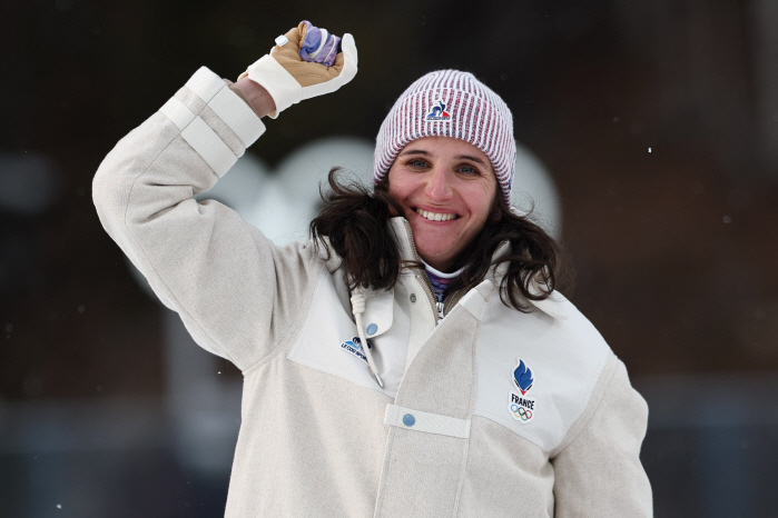 한국이라면 상상 불가...사상 최초 '절도-사기' 금메달리스트 탄생..."金 따고 울상, 집행유예 기간이라 참가"