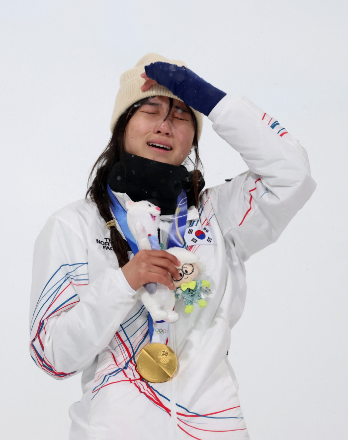 [밀라노 스토리]'죽음의 공포' 이겨낸 '천재 아닌 오뚝이' 최가온, '우상' 넘어 쓴 '리비뇨의 기적'...한국 스키 100년 역사 바꿨다