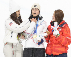 '천재소녀' 최가온, 기적의 대관식! '올림픽 2관왕' 클로이 김, '친언니' 품격…