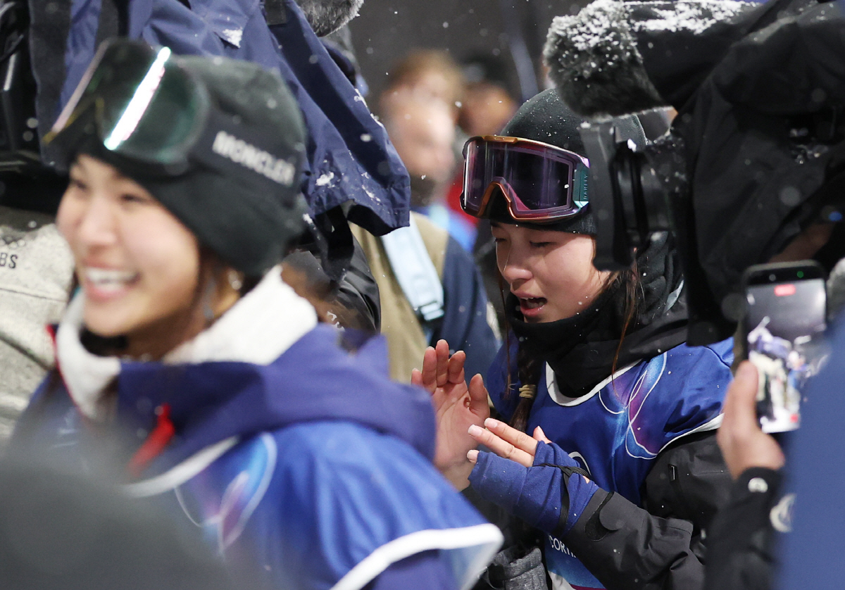 '천재소녀' 최가온, 기적의 대관식! '올림픽 2관왕' 클로이 김, '친…