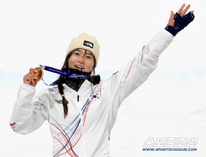 "이건 완전 영화잖아!" 日 폭풍 눈물…韓 18세 '보드천재' 대역전 금메달 감동 폭발 '무너지지 않은 대단한 10대!' 극찬