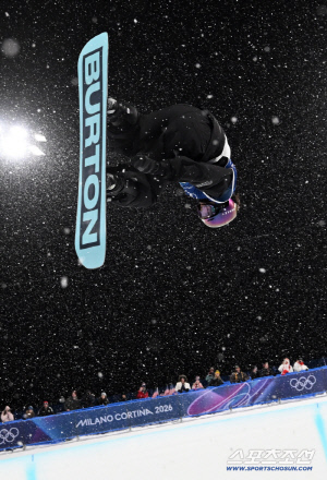 눈 내리는 파이프, 그 위에 쓰러졌던 소녀...역경 딛고 탄생한 설상 '최고의 스타'[밀라노 현장]