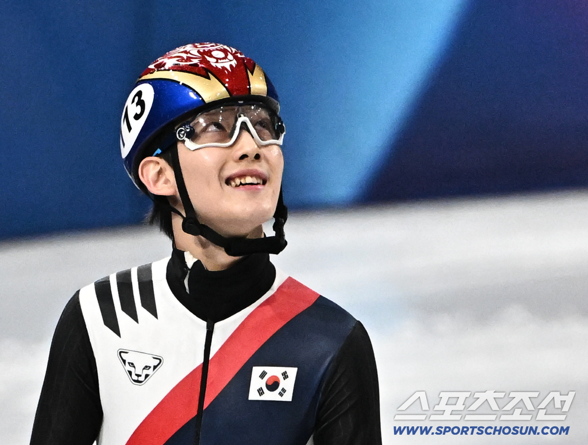 [밀라노 LIVE]"메달, 무겁고 예뻐요" 생애 처음 걸어보는 올림픽 메…