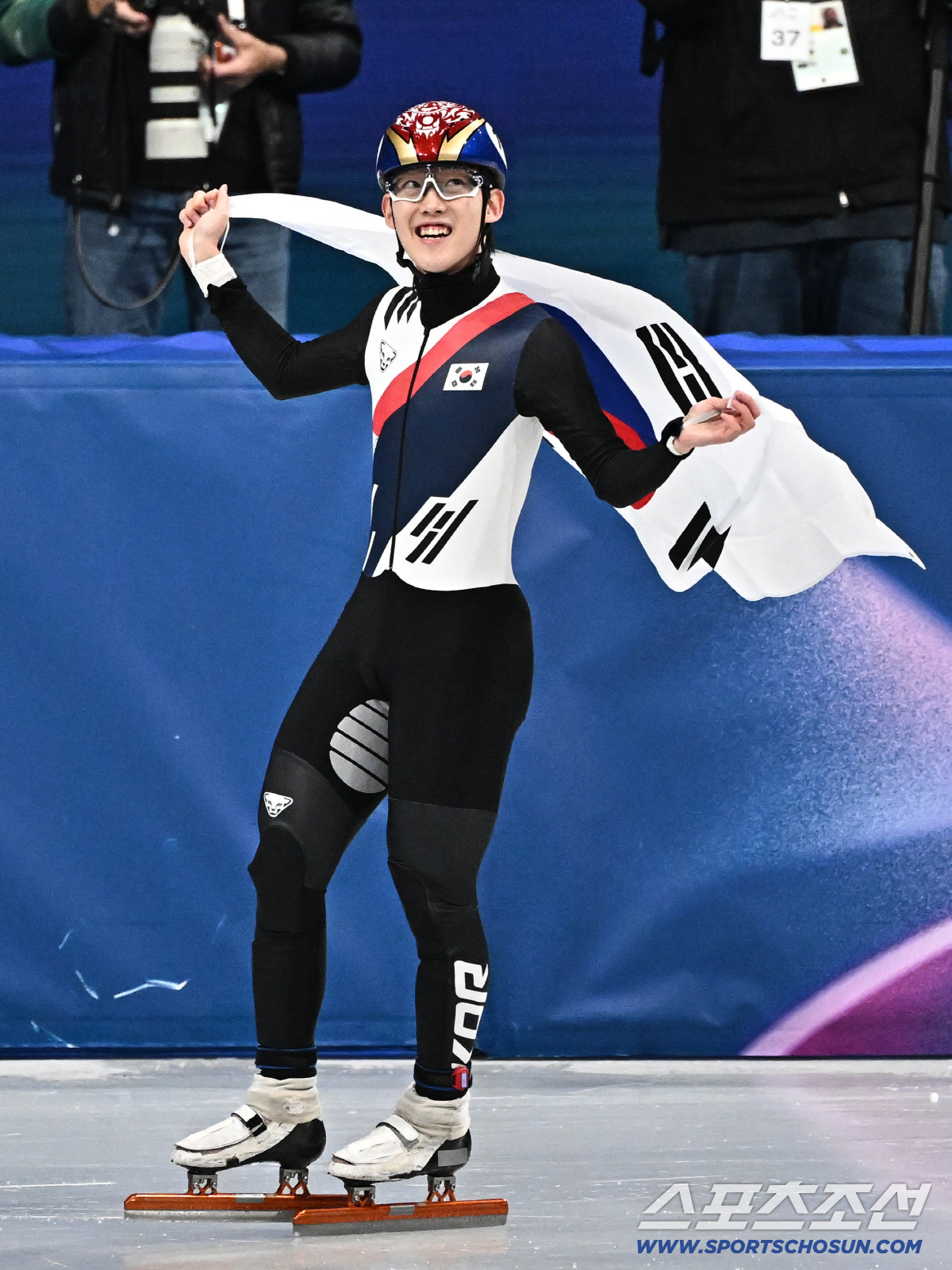 [밀라노 LIVE]"메달, 무겁고 예뻐요" 생애 처음 걸어보는 올림픽 메…