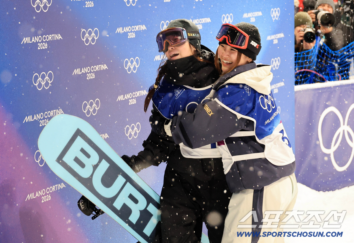 '엄마 내가 해냈어!' 부상 이겨낸 최가온, 금메달 확정 감격에 눈물 펑…