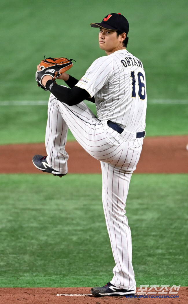 "시범경기도 안던져" 오타니 WBC 등판 無 재차 강조한 로버츠 감독, …