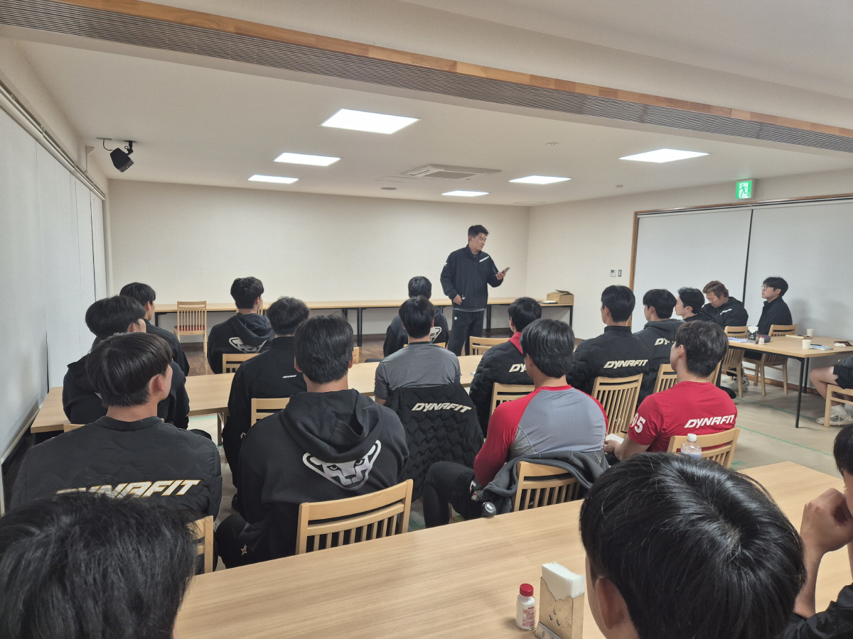 "술·여자·돈 조심해,인생 끝난다"…'42세 홀드왕', 유망주에게 전한 …