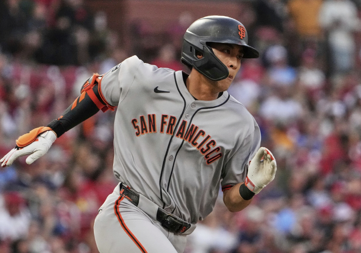 "LEE, 진정한 프로!" 우익수 포지션 변경 새 도전, 레전드 포수 극…